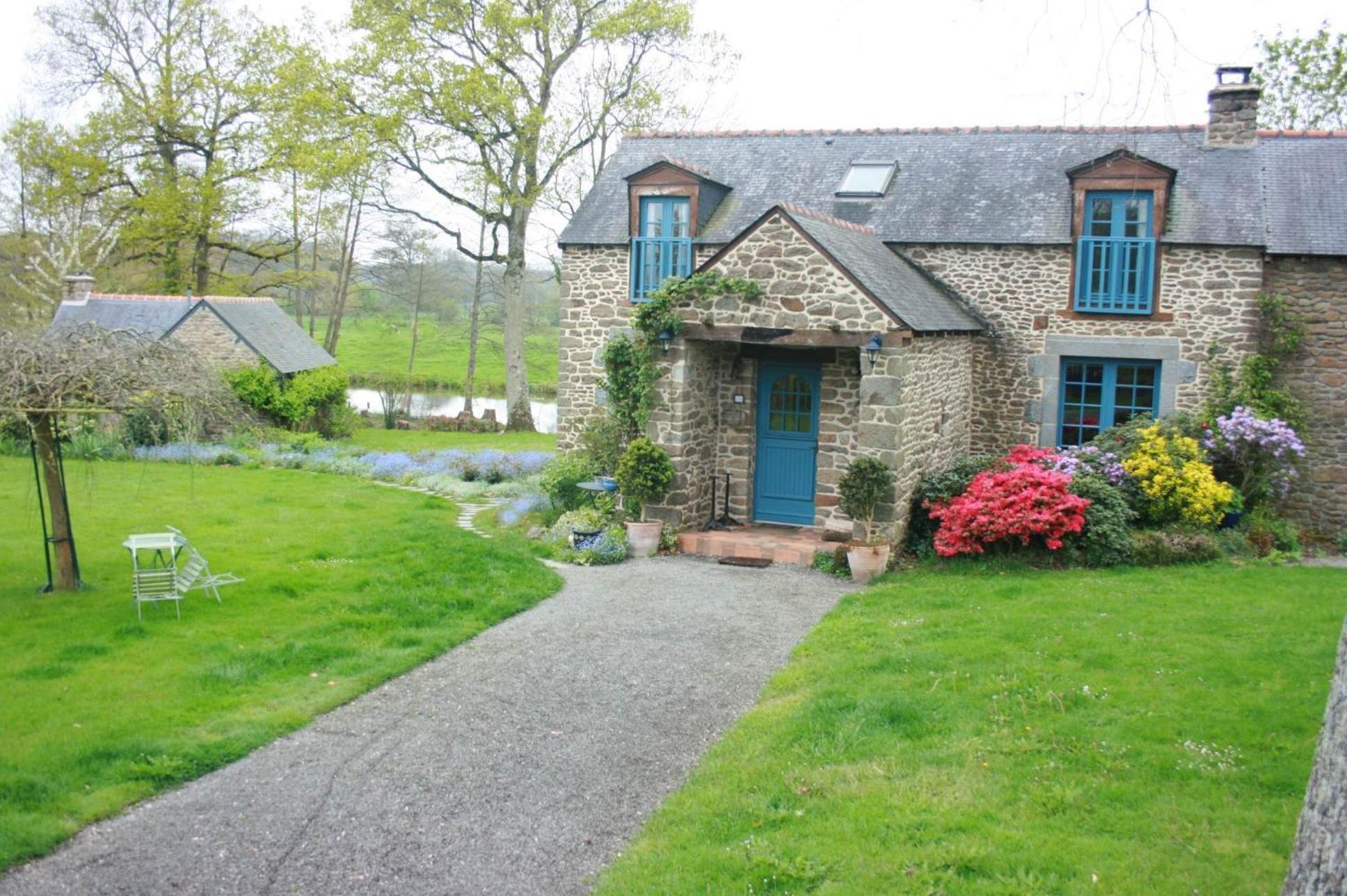 欧蓬锐库尔酒店 Saint-Pierre-de-Plesguen 外观 照片