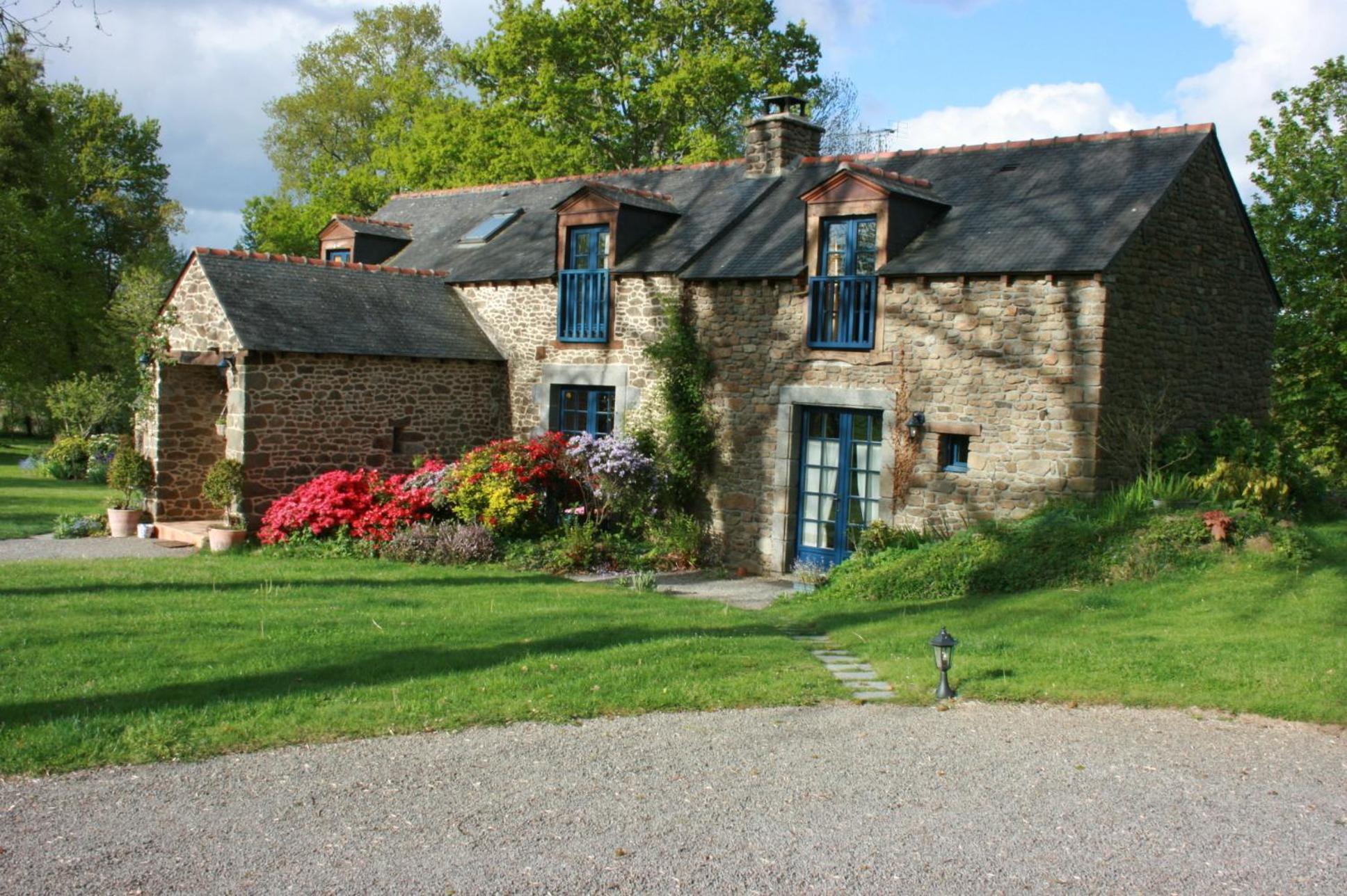 欧蓬锐库尔酒店 Saint-Pierre-de-Plesguen 外观 照片